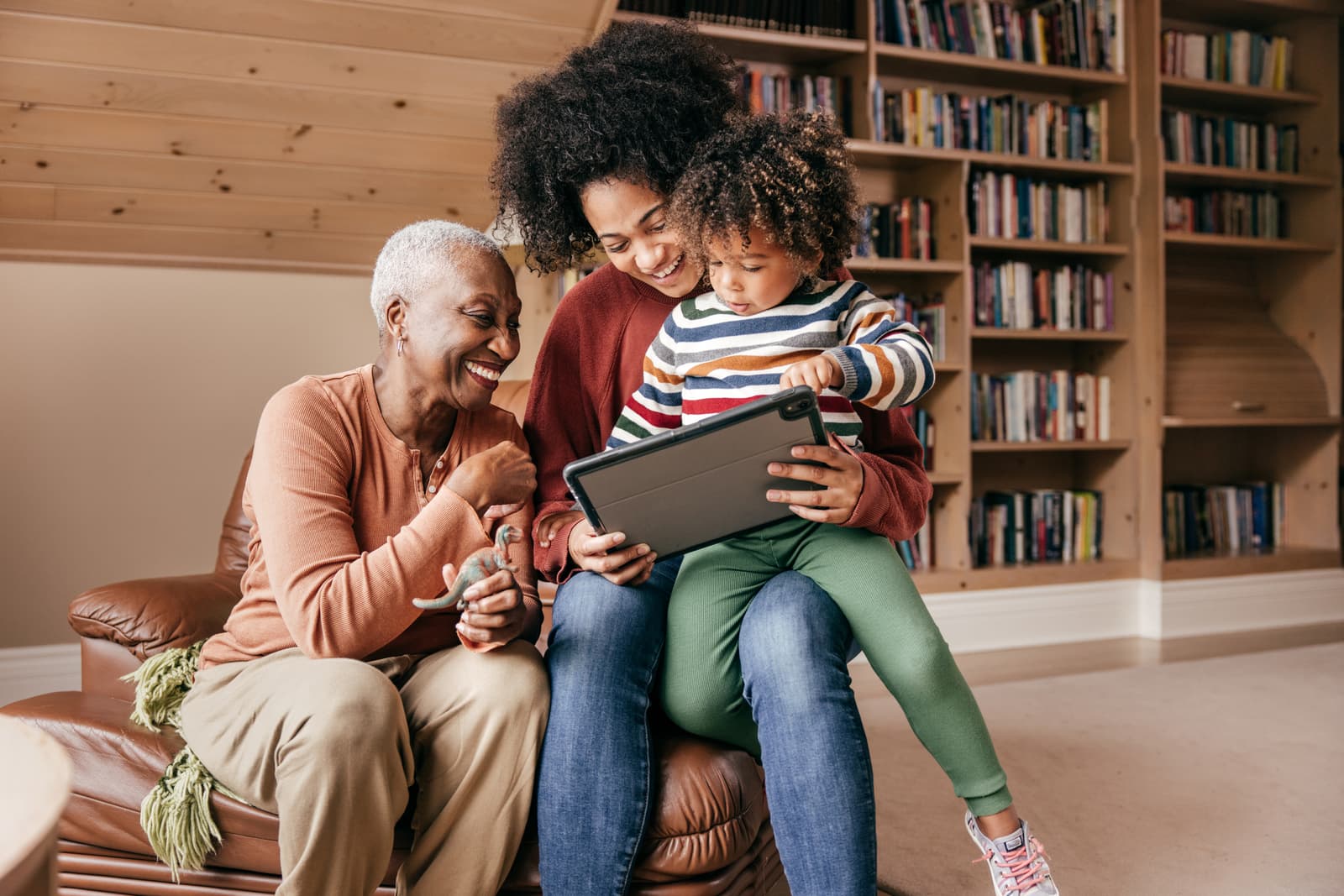 Image - Family reading to child