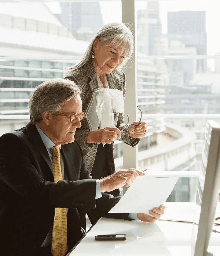 Image - Older business people discussion